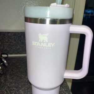 Light purple 40 oz Stanley. Clean And smoke free home. Comes with straw.